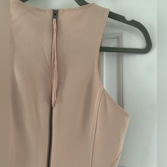 Elizabeth & James Scuba Dress - Picture 3 of 4